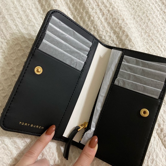 ❌SOLD❌ ✨NWT✨ Tory Burch Willa Quilted Medium Wallet - Picture 4 of 5
